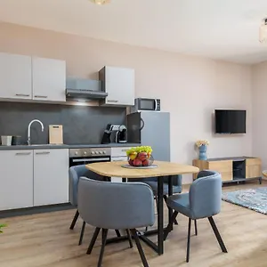 Wine House & Marceta Apartment